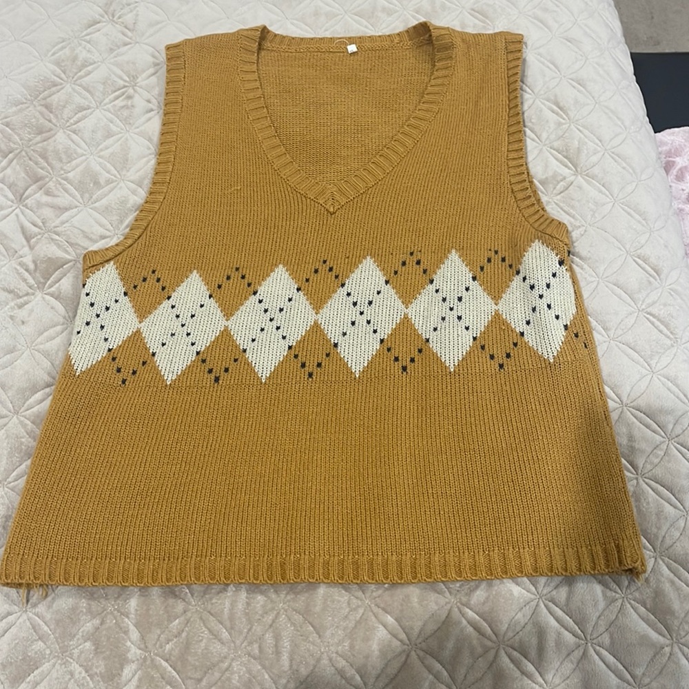 Good and White sweater vest